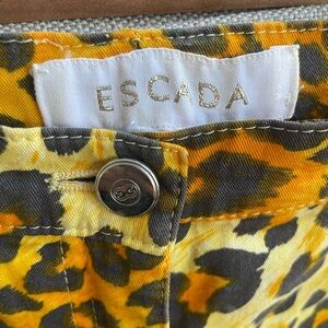 ESCADA Gold and Black Leopard Print,Y2K, high rise stretch flare ankle pants,
26